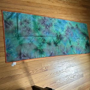 Skidless yoga mat towel by yogi toes